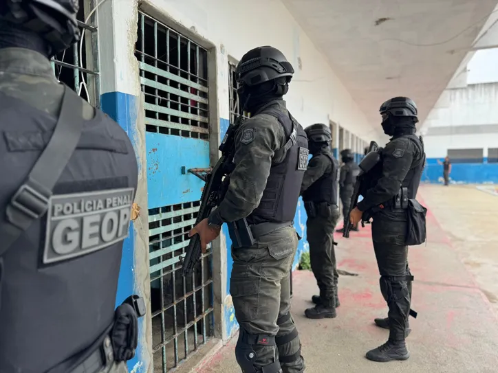 Imagem ilustrativa da imagem Celulares e armas: polícia faz apreensões no Conjunto Penal de Jequié