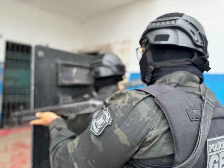 Imagem ilustrativa da imagem Celulares e armas: polícia faz apreensões no Conjunto Penal de Jequié