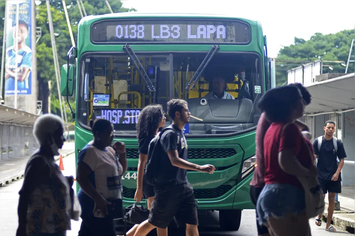 movimento dos ônibus na Estação da Lapa