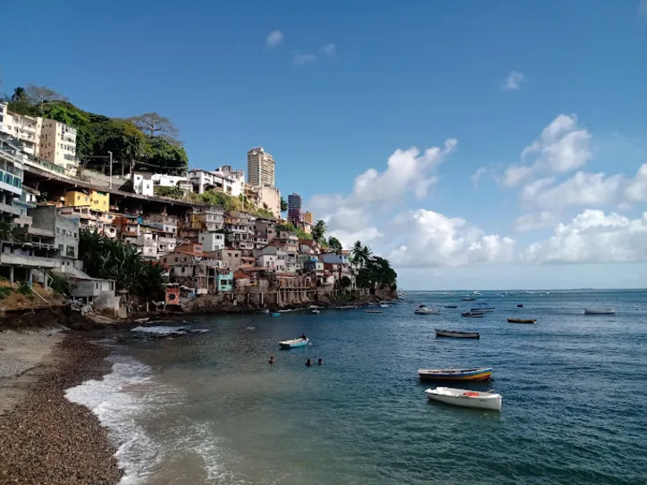 Praia que acessa a Gamboa de Baixo