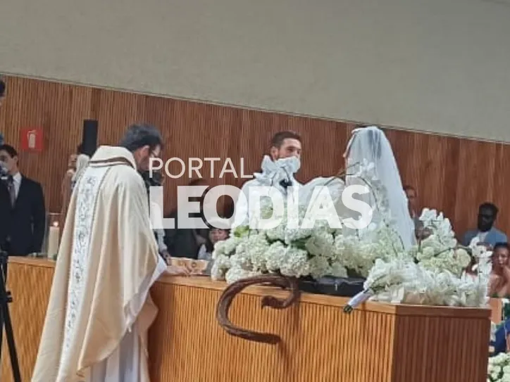 Enfim, casados! Vaza 1ª foto do casório entre Sabrina Sato e Nicolas