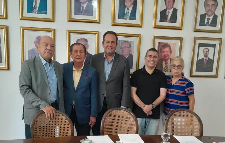 Ricardo Maurício Soares ladeado por Sérgio Habib, Cézar Santos, Jaime Barreiros e Maria Auxiliadora Minahim