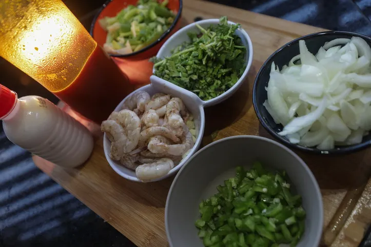 Moqueca de camarão preparada pelo professor Murilo Mello