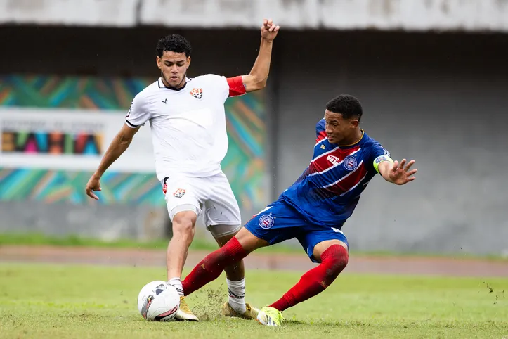 Bahia e Vitória em campo pela final do Baianão sub-20