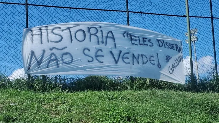 Imagem ilustrativa da imagem "Vicetória" e Wagner Leonardo; torcida do Bahia provoca no Barradão