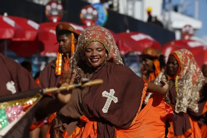 Imagem ilustrativa da imagem Fuzuê reúne amantes dos antigos carnavais; veja fotos