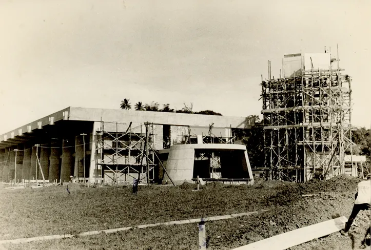 Construção da sede de A TARDE na Avenida Tancredo Neves em maio de 1974. A nova sede seria inaugurada em 01 de março de 1975