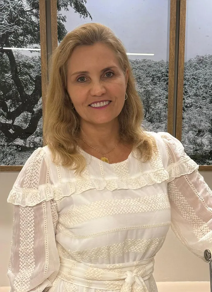 Nilma Antas Neves, Prof(a). Titular de Ginecologia da UFBA e
vice-presidente da Comissão Nacional de Vacinas da Federação Brasileira de Ginecologia e Obstetrícia