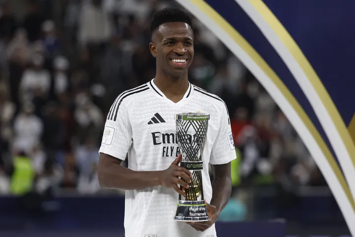 Real Madrid's Brazilian forward #7 Vinicius Junior poses with his player of the tournament trophy during the podium ceremony after the 2024 FIFA Intercontinental Cup final football match between Spain's Real Madrid and Mexico's Pachuca at the Lusail Stadium in Doha on December 18, 2024. (Photo by KARIM JAAFAR / AFP)