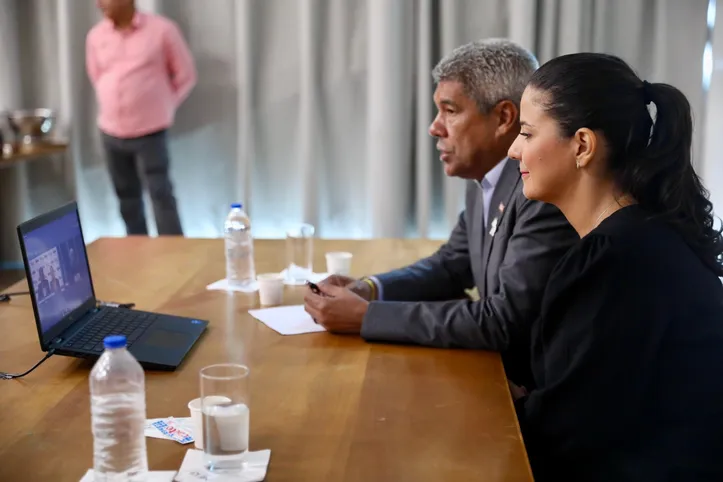 Governador Jerônimo Rodrigues e a secretária da SEC, Rowenna Brito