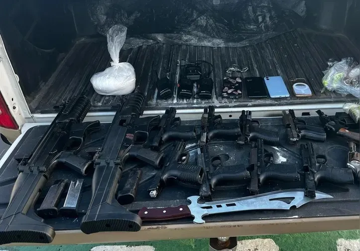 Apreensão de armas e  drogas encontradas com mortos em Fazenda Coutos