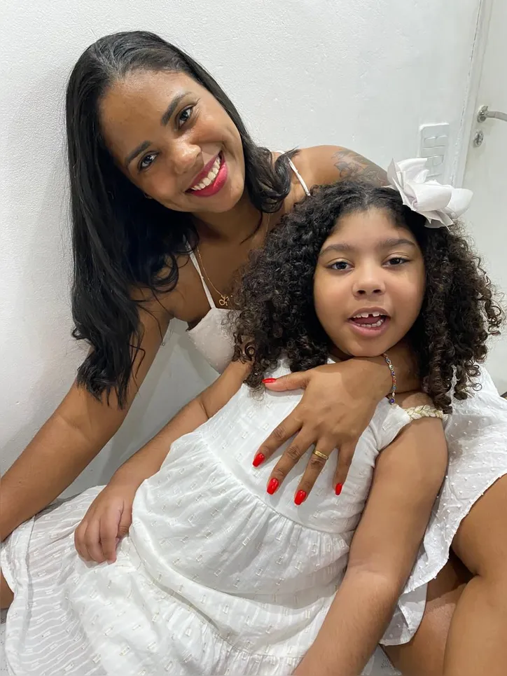 Flaviana Oliveira de Souza e sua filha Jhúlia Oliveira