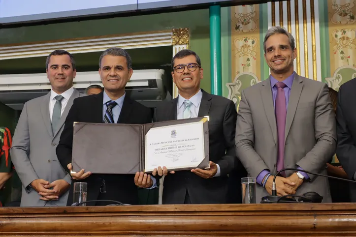 Márcio Sampaio recebe homenagem na Câmara de Vereadores