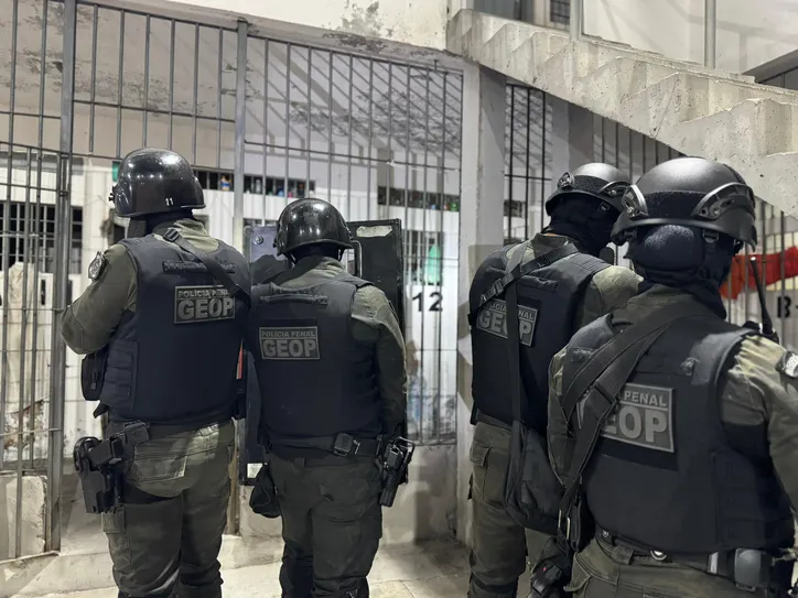 Imagem ilustrativa da imagem Organização criminosa: polícia faz operação em presídios na Bahia