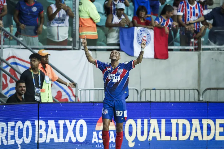 Ademir comemorando seu primeiro gol na temporada