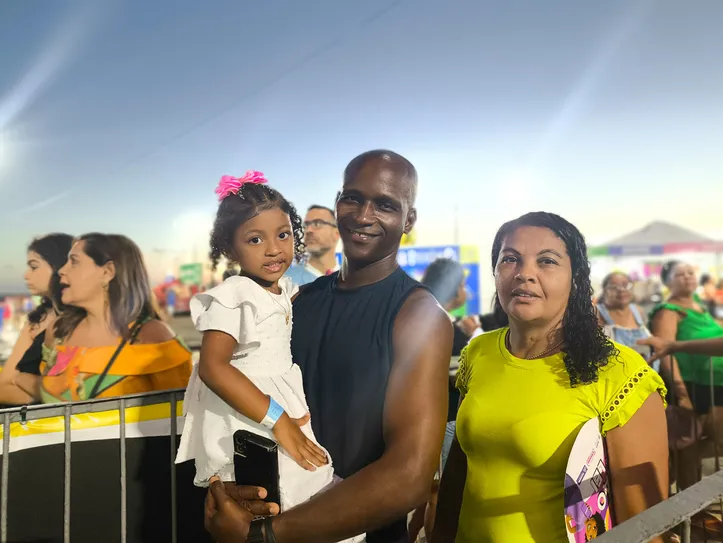 Família se diverte em roda-gigante na Arena