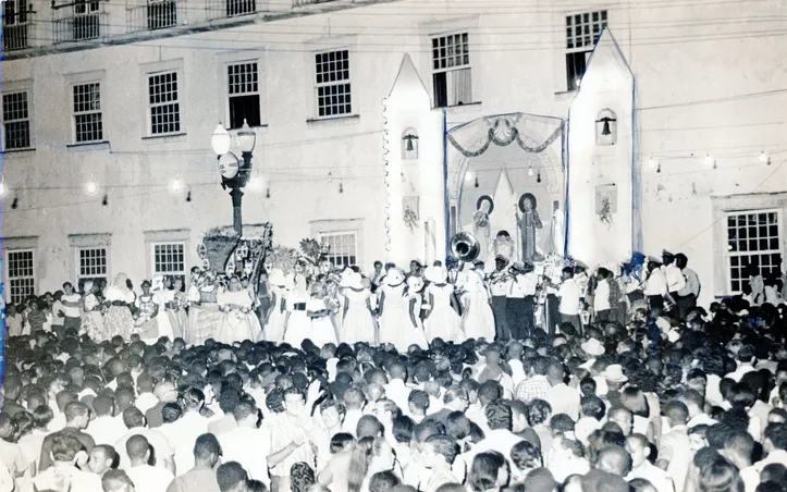 Desfile de Terno de Reis em 1970 na Praça da Sé