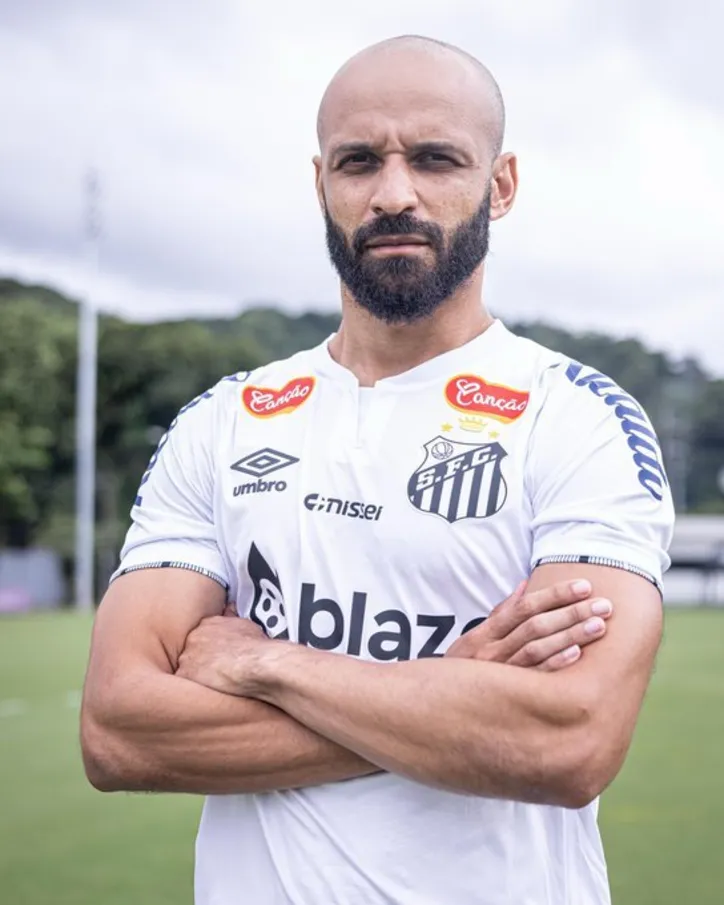 Thaciano foi oficializado pelo Santos