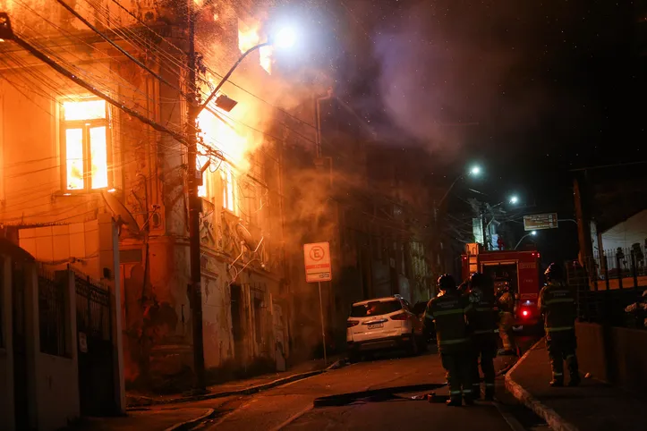 Incêndio no Santo Antônio Além do Carmo