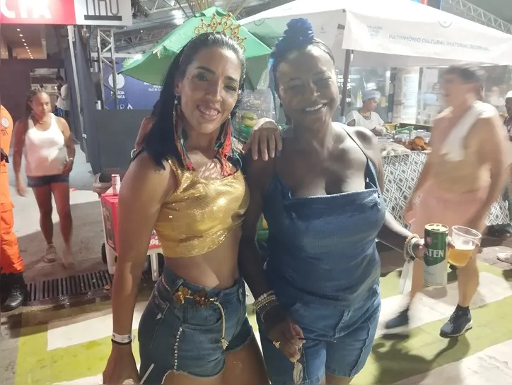 Carla e a amiga Rosangela