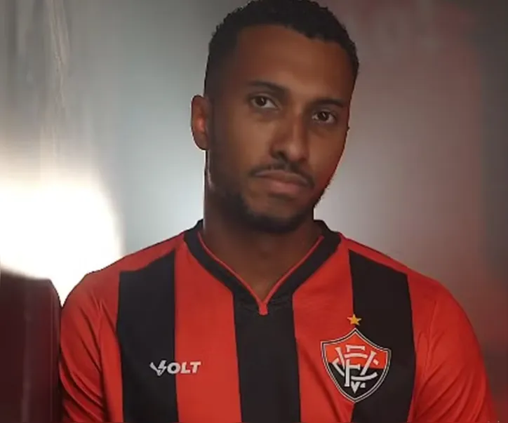 Lucas Braga é o novo reforço do Vitória