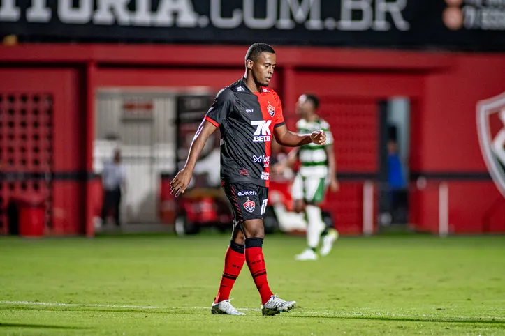 Carlos Eduardo, atacante do Vitória