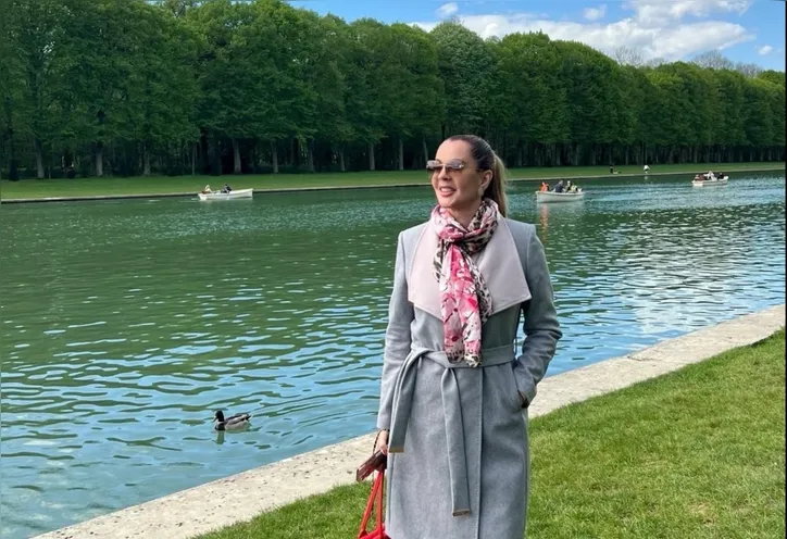 Liz Matos celebra níver em solo parisiense