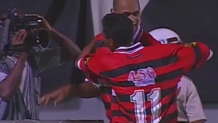 Tuta comemorando gol em cima do Vasco