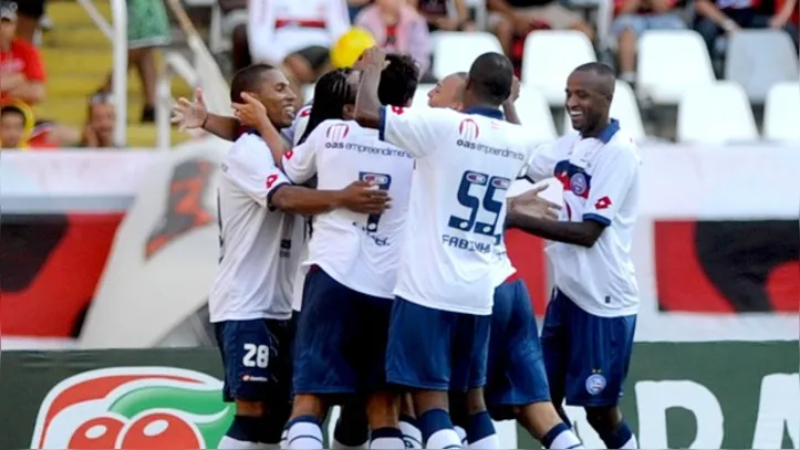 Jogadores do Bahia comemorando triunfo sobre o Flamengo em 2011
