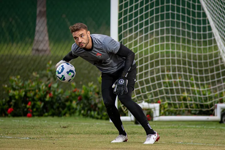 Goleiro Gabriel durante treinamento desta terça, 20