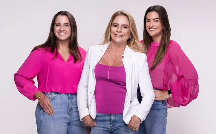 Laura Passos assume a presidência da ABAP Bahia, com Michele Estevez e Paula Carvalho como diretoras