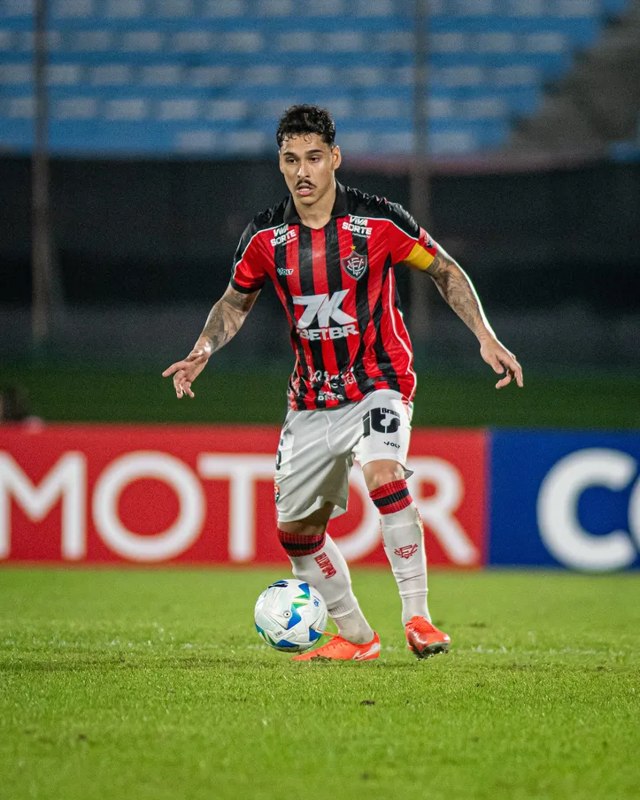 Lucas Halter já marcou dois gols pelo Vitória na temporada