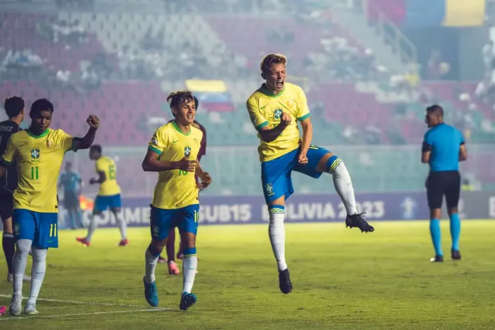 Dell, do Bahia, pela Seleção Brasileira sub-17