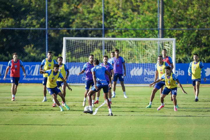 Elenco treino na Cidade Tricolor