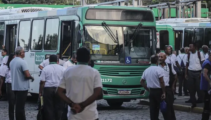 Ônibus podem deixar de circular em Salvador na próxima semana.