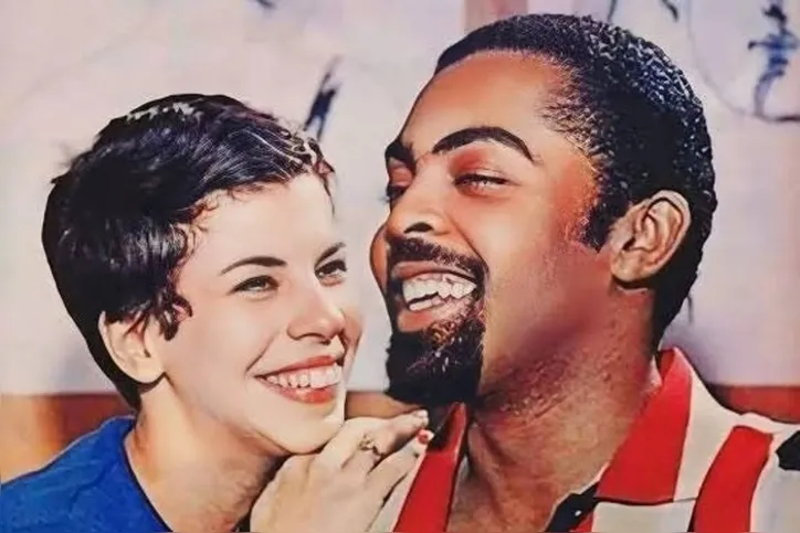 Em velório de Nana Caymmi, Gilberto Bil beija corpo da ex-esposa