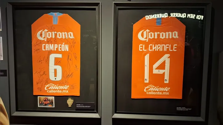 Imagem ilustrativa da imagem Exposição de Chaves em Salvador destaca paixão de Chespirito pelo futebol