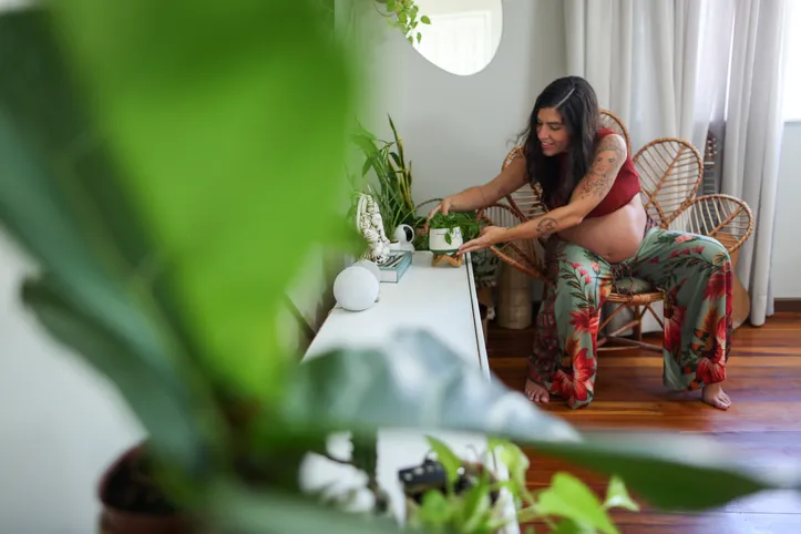 Pamela Belloto é amante das plantas e reservou um espaço grande em casa para elas