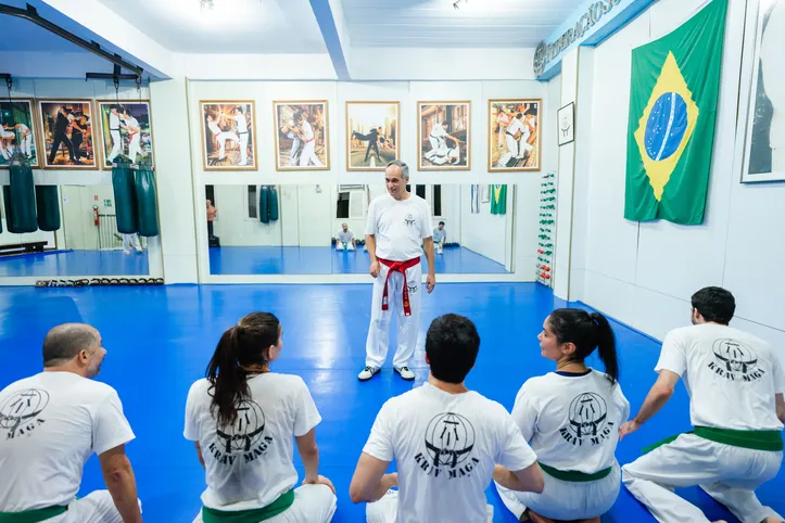 Grão-Mestre Kobi em aula de Krav Magá