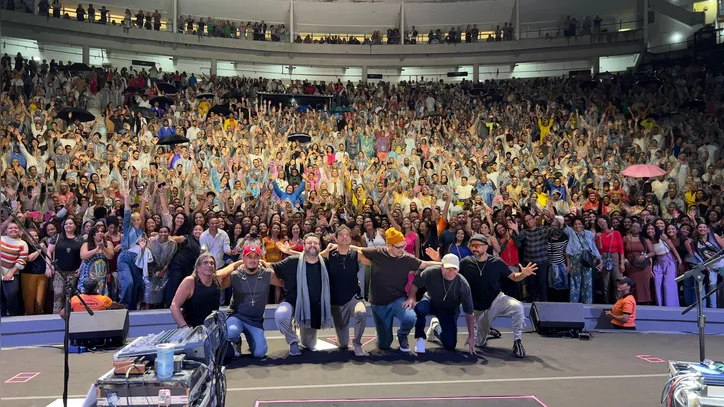 Jorge Vercillo emociona fãs em show na Concha