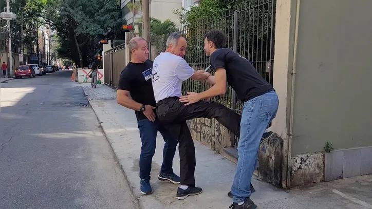 Demonstração de Krav Magá na rua