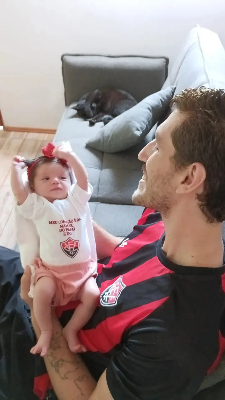 Iara com o body do Vitória