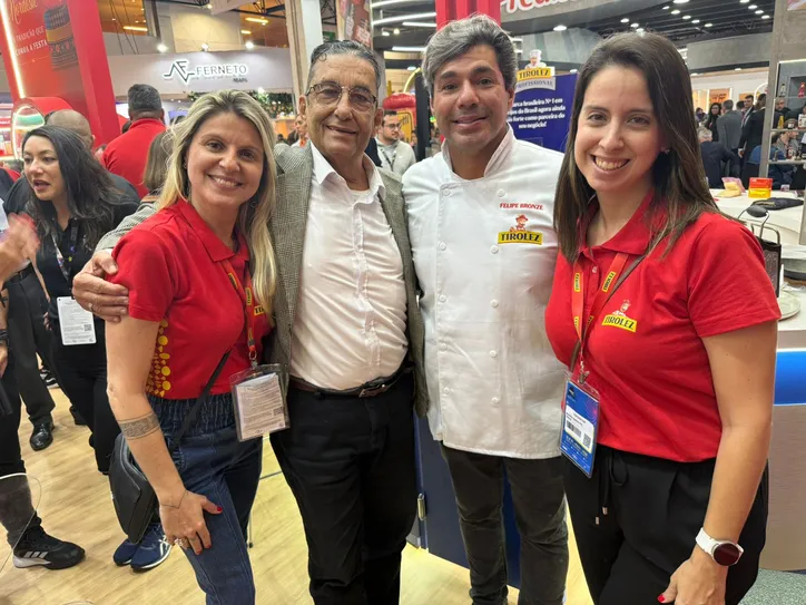 Chef Felipe Bronze, estrela Michelin, aplaudido por João Osmário, Andrea Kohler e Beatriz Gonçalves