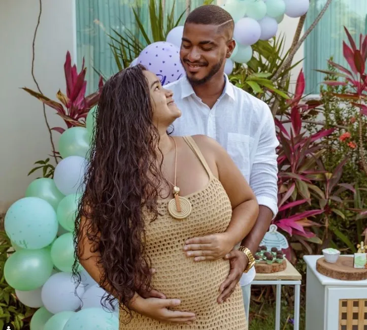Thaís e o esposo Cleiton, pai de Catharina