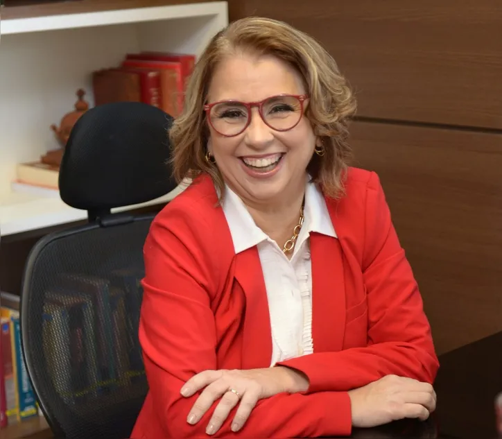 Simone Neri, advogada especializada em Planejamento Patrimonial e Sucessório