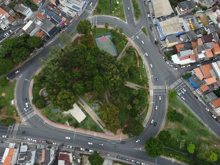 Trânsito na rotatória da Praça Lord Cochrane, em Salvador