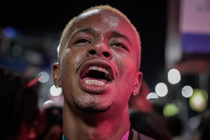 O soteropolitano também tem a mania de não usar o gerúndio como uma ordem universal