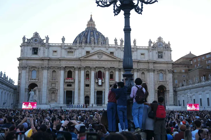 O mundo católico conheceu nesta quinta-feira, 8, seu novo líder espiritual