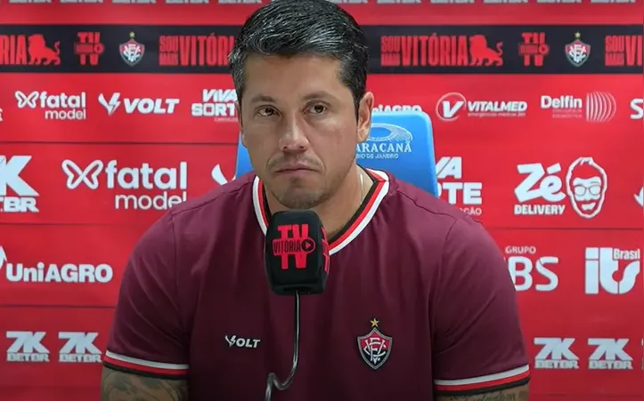 Thiago Carpini durante entrevista coletiva