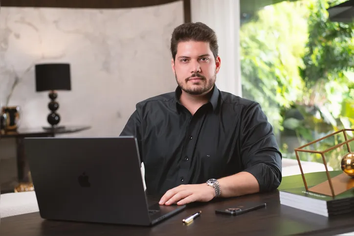 Kauê Gramulha está à frente da Artefacto